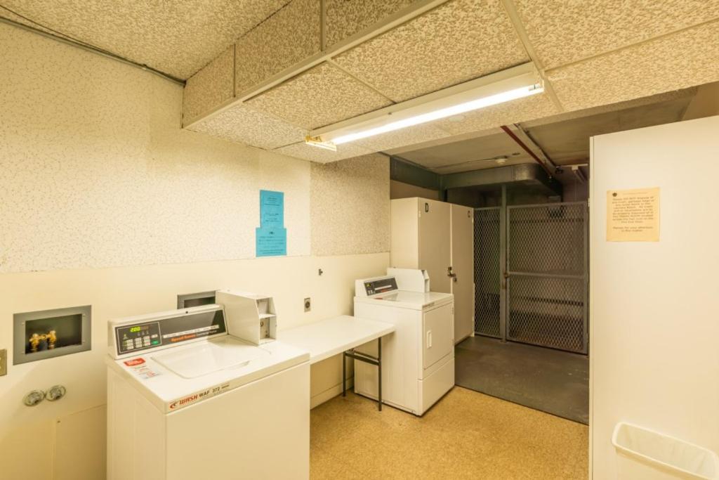 Waikiki Banyan W-Ocean Views With Free Parking! Apartment Honolulu Exterior foto